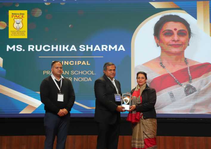 Pioneer in Education Award presented to Mrs. Ruchika Sharma by Hindustan Times at Bharat Mandapam
